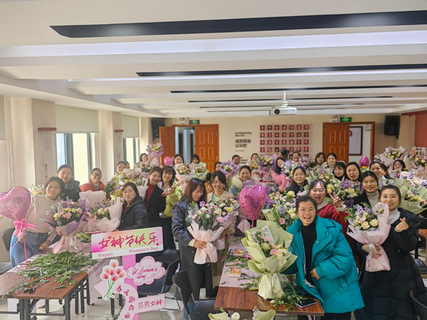 2025开云手机平台-开云(中国)
防雷女神节插花沙龙